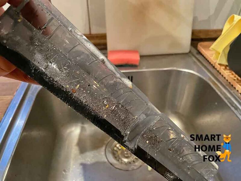 Грязь в Karcher FC 7 после уборки.